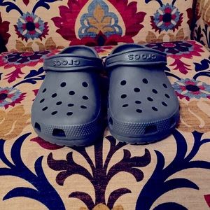 Crocs size youth 5 // Women’s 7